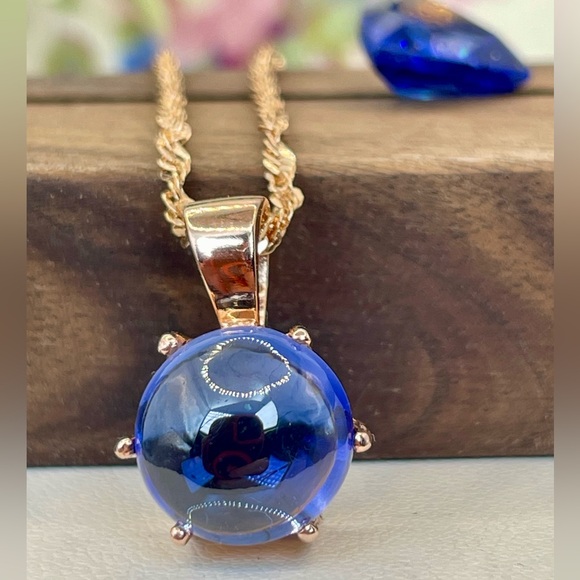 Cabochan Sapphire Pendant in Rose Gold - Picture 1 of 10